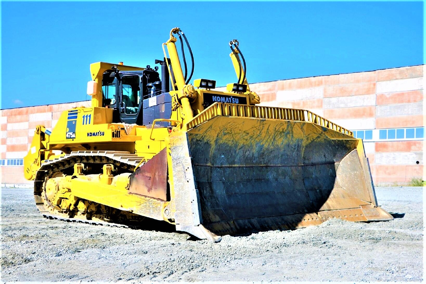 Сибдорстрой лангепас. Бульдозер Komatsu d475. Бульдозер Комацу 475. Гусеничный Коматсу бульдозер. Бульдозер Komatsu d475a-5.